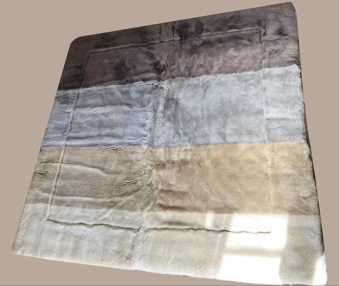 新品未使用 東洋羽毛 アリエスラグ ムートンカーペット Sサイズ180×180