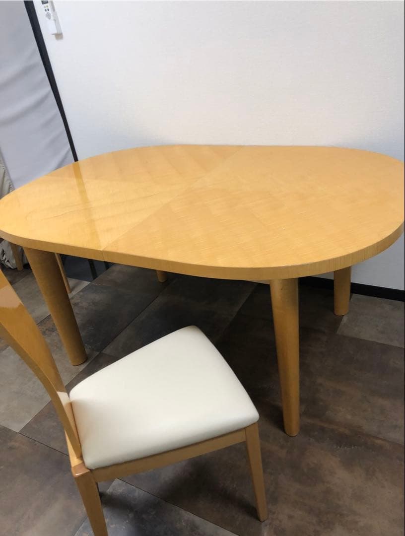 IDC大塚家具　バーズアイメープル　伸縮ダイニングテーブル