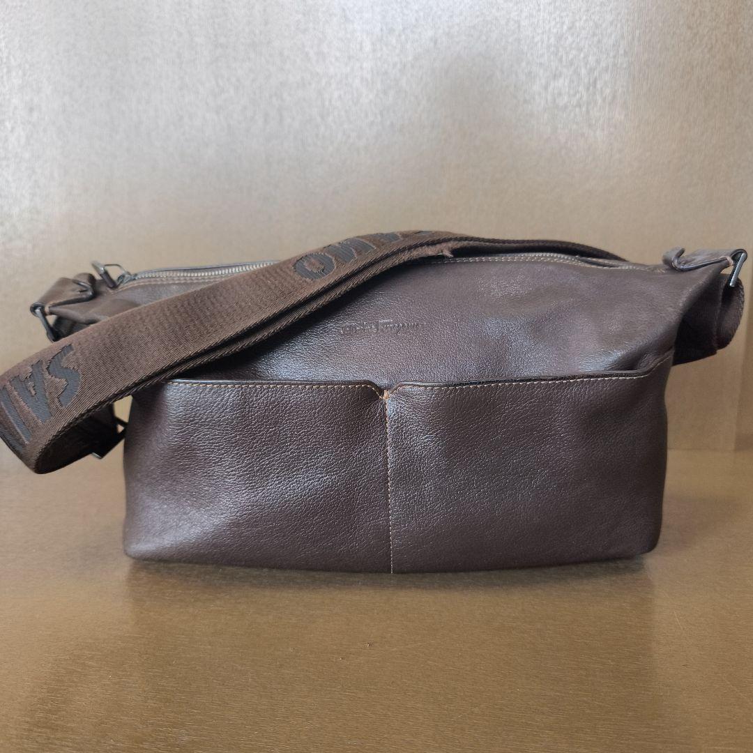Salvatore Ferragamo メッセンジャーバッグ