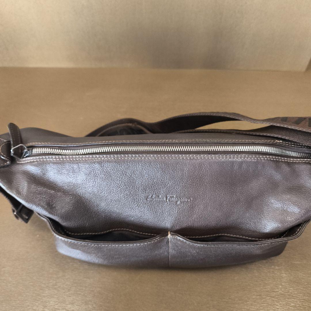 Salvatore Ferragamo メッセンジャーバッグ