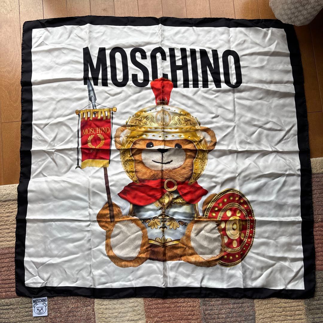 MOSCHINO シルクスカーフ クマデザイン