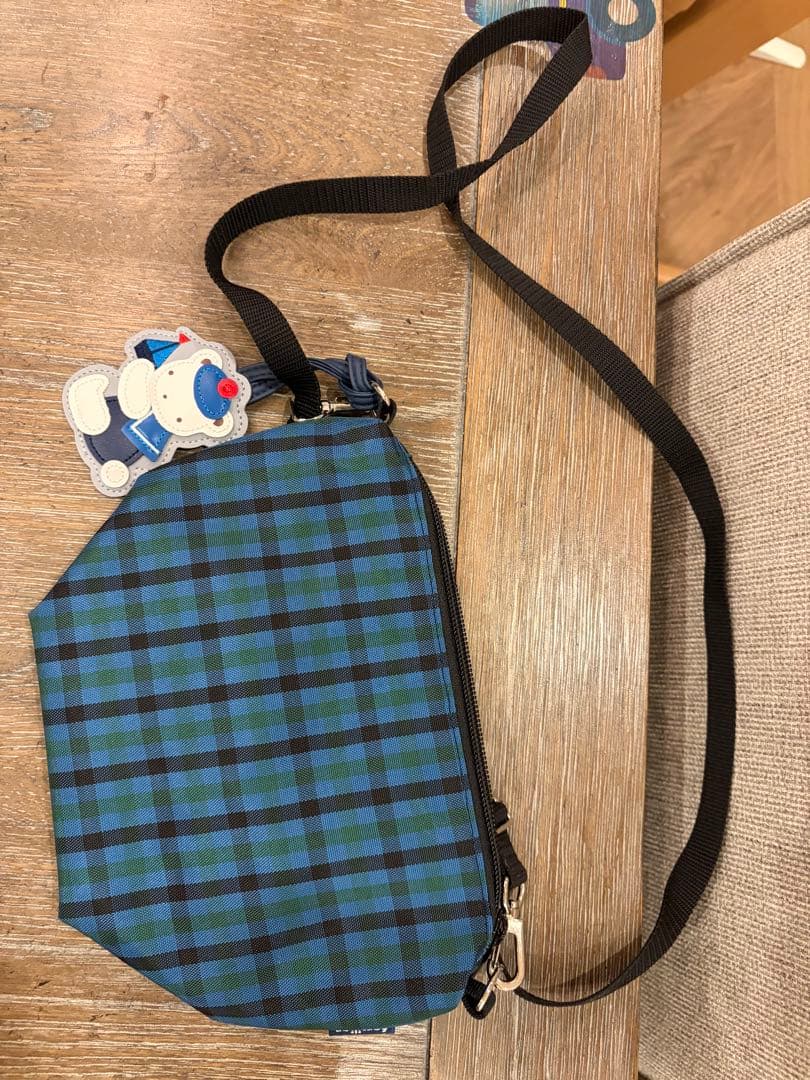 1/4まで　未使用　ファミリア　ポシェット　グリーン