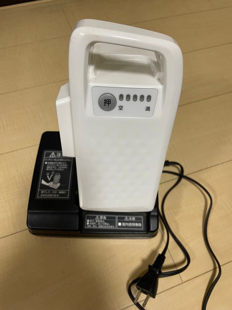 NKY581B02 16Ah 電動自転車用バッテリー　充電器