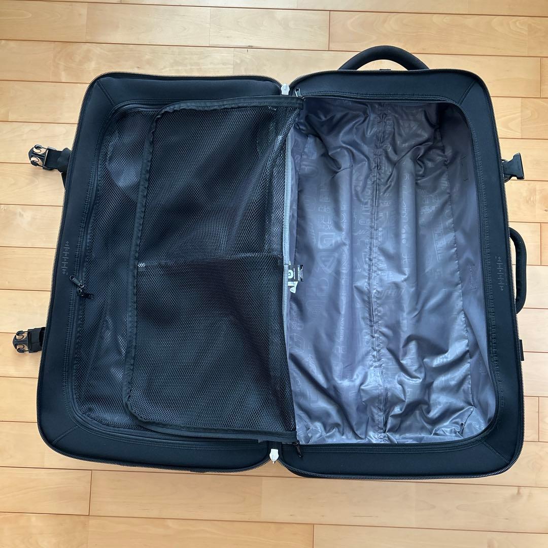 BURTON ブラック 大型キャリーケース２輪