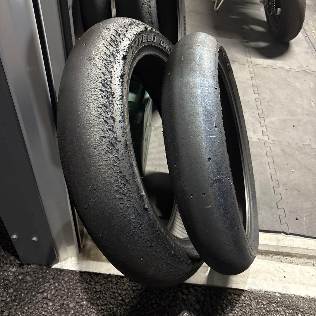 ピレリ　ディアブロスーパーバイク 110/70-R17 140/70-R17 ①