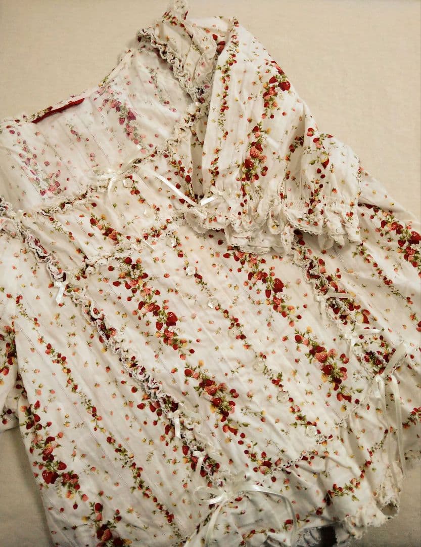 ピンクハウス　いちご柄　パフスリーブ　ブラウス