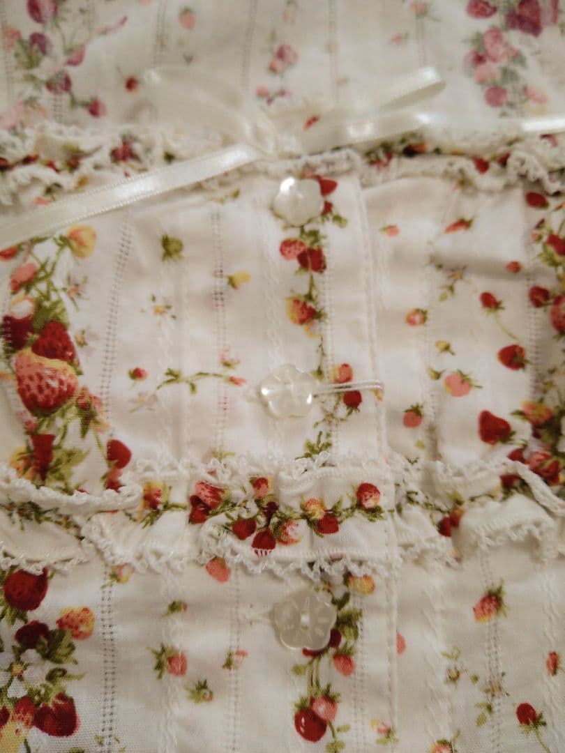 ピンクハウス　いちご柄　パフスリーブ　ブラウス