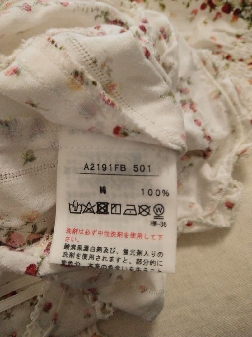 ピンクハウス　いちご柄　パフスリーブ　ブラウス