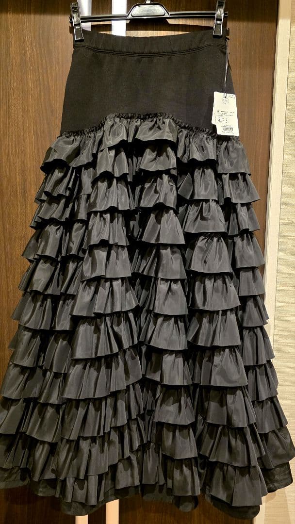 虎丸まま　新品タグ付き OMMO 今季完売 フリル黒スカート サイズ38