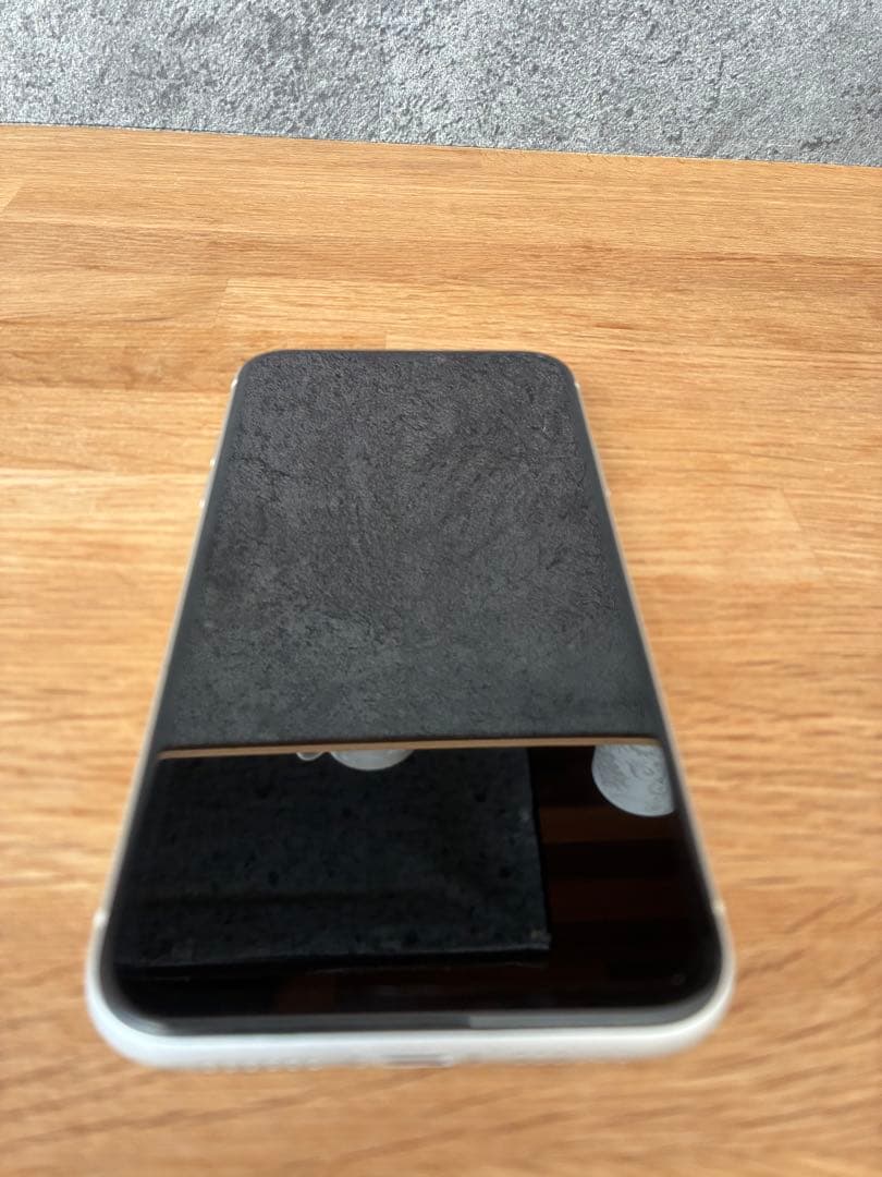 iPhone XR ホワイト　64GB docomo