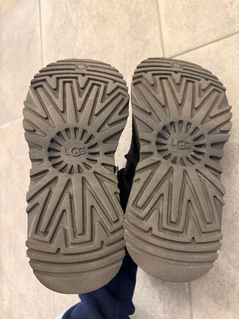 UGG 厚底スニーカー 黒 23cm