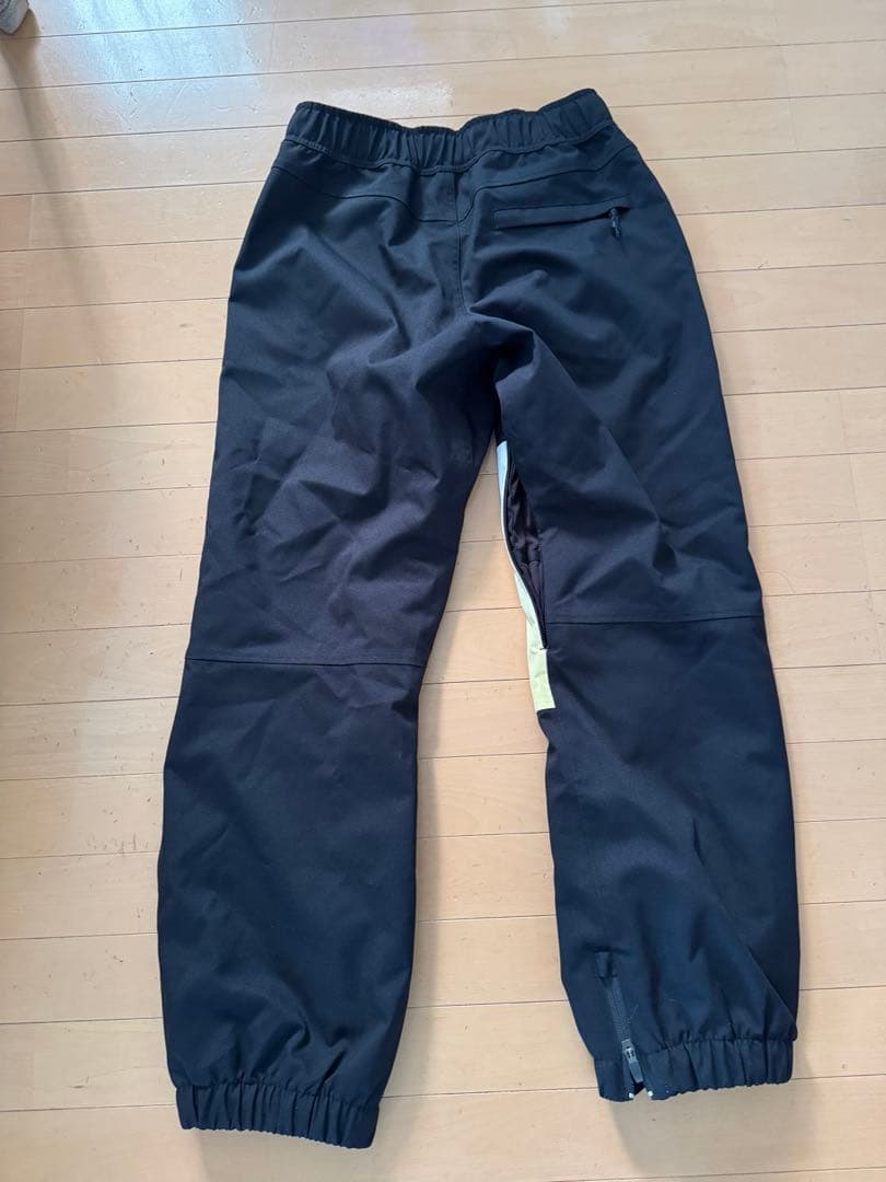 【値下げ】未使用エアブラスター　スノーボードウェア 黒/黄色/白