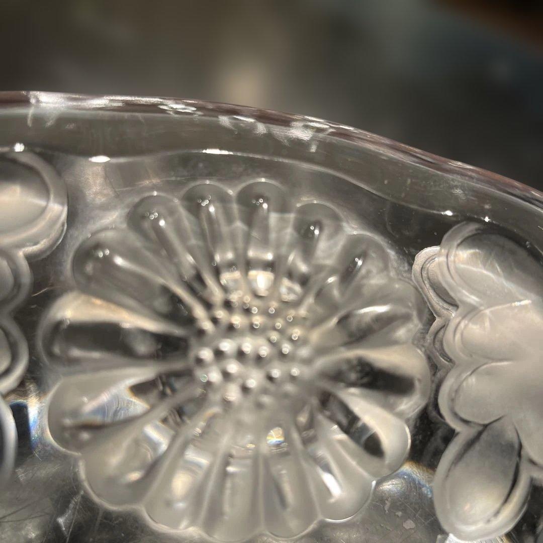 ラリック LALIQUE 花が浮き彫りになっている鉢