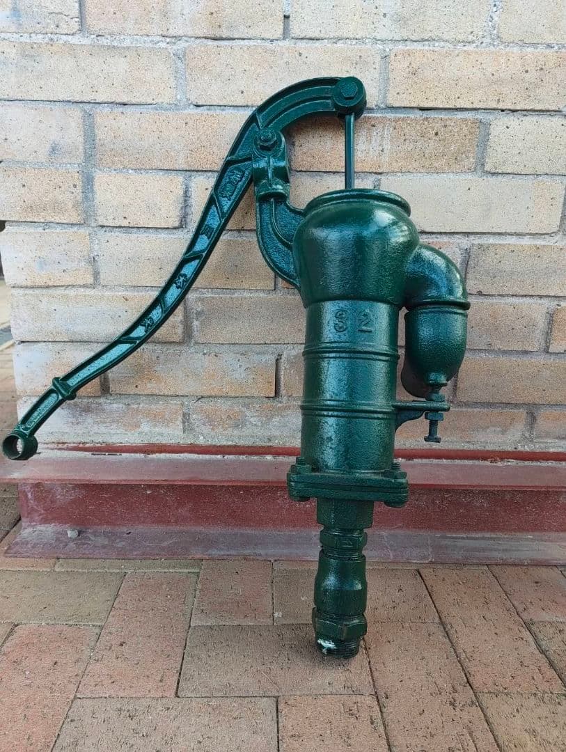 オブジェ　インテリア　実用　手動鋳鉄ポンプ 緑色 レトロデザイン　アンティーク