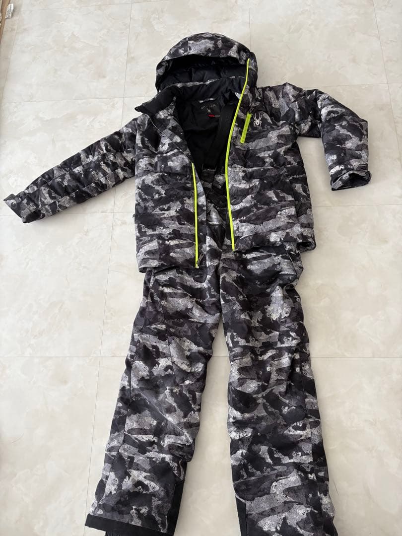 SPYDER 子ども用スキーウェア 上下セット 迷彩柄