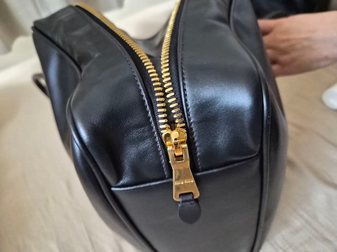 1月19日まで限定値下げ【美品】miu miu レザーボーバック ラージ