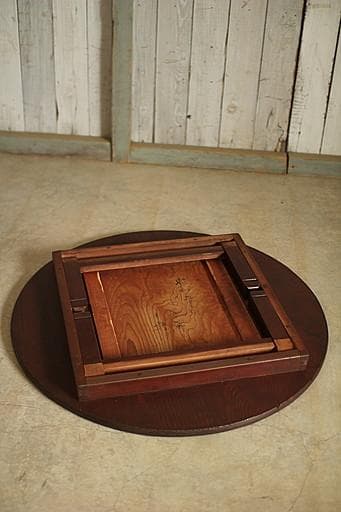 古い小ぶりな折り畳み丸テーブル　ちゃぶ台