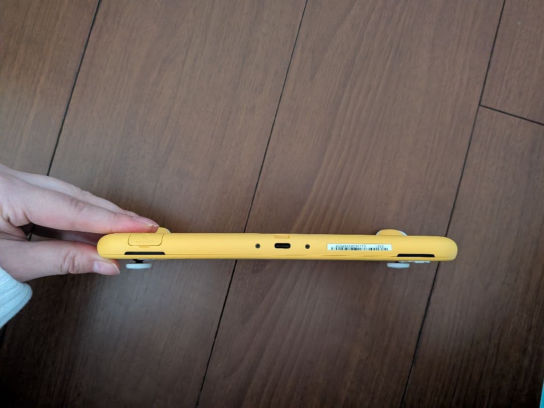 (美品。ケースつき)Nintendo Switch Lite イエロー 本体