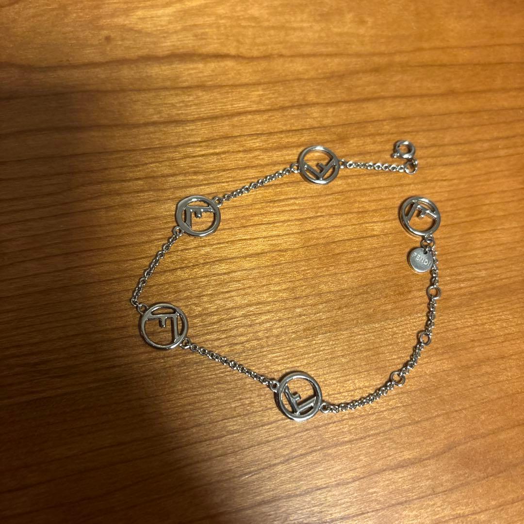 フェンディブレスレット