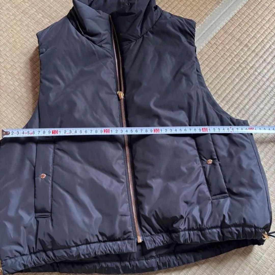 美品‼️オンワード　２３区　中綿ベスト ジップアップ　黒38サイズ