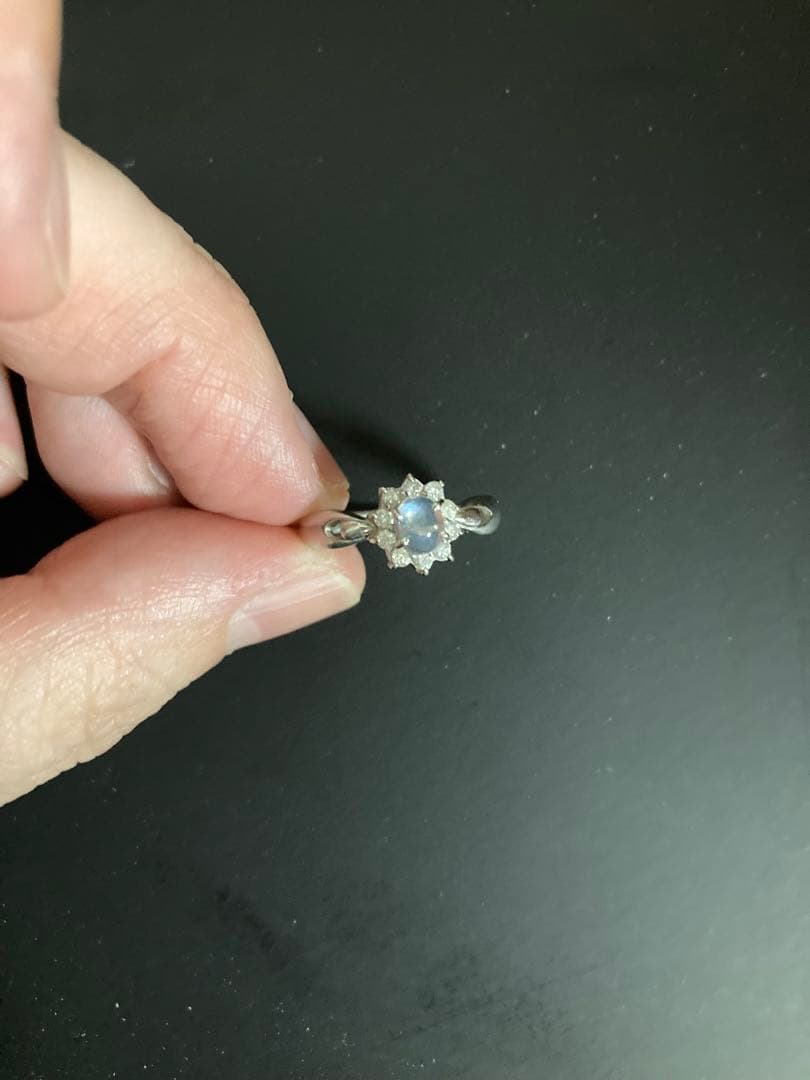 ムーンストーンとダイヤの花形リング 7号
