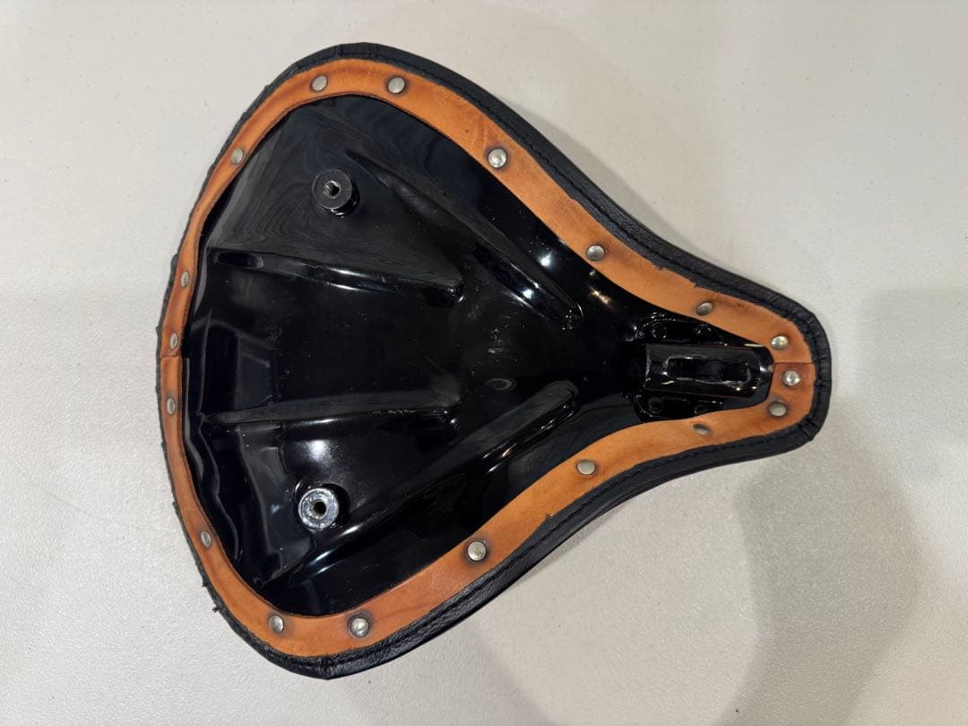 ショベル　サドル　シート　ハーレー　FL H FL FX パン　ソロ　ビンテージ