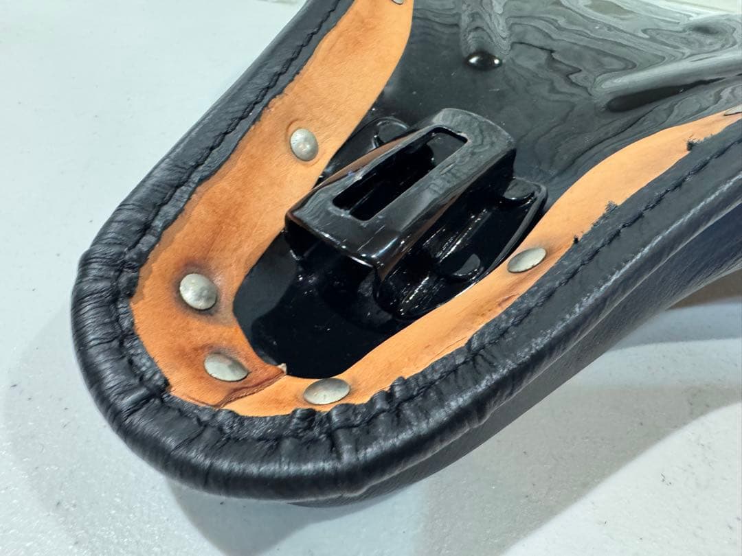 ショベル　サドル　シート　ハーレー　FL H FL FX パン　ソロ　ビンテージ