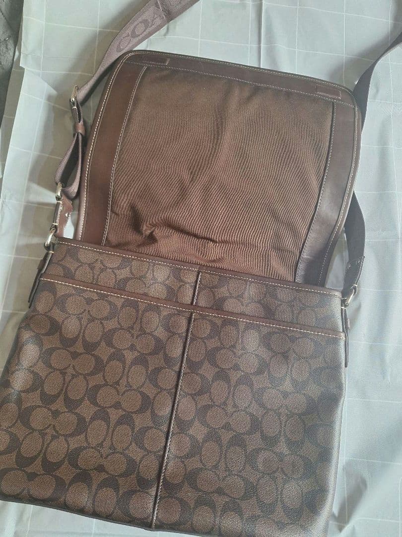 COACH シグネチャー、メッセンジャーショルダーバッグ