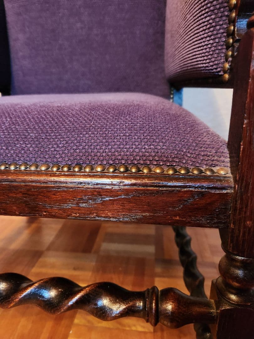 英国アンティークアームチェアー　彫刻　ツイストレッグ　椅子　オーク材