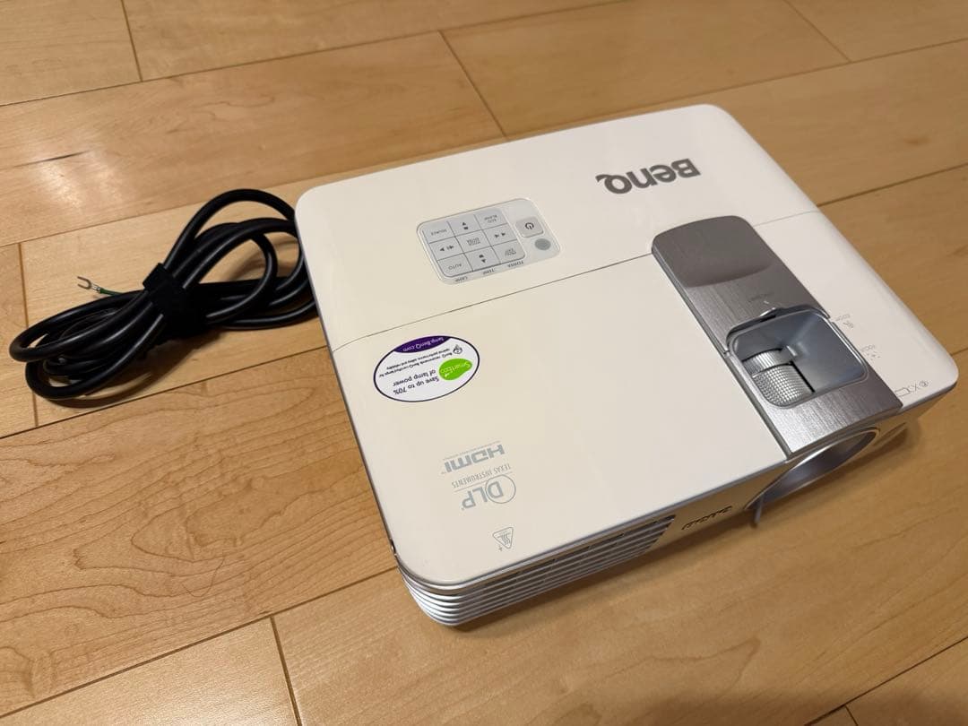 BenQ w1070 DLP3D対応プロジェクター 本体