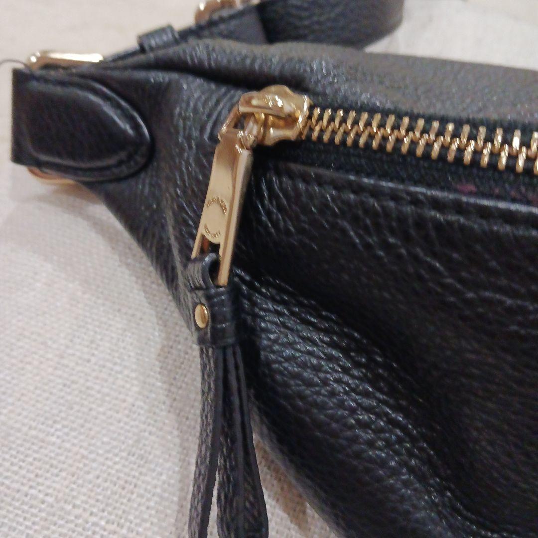 COACHブラックレザー ボディバッグ ゴールドジッパー