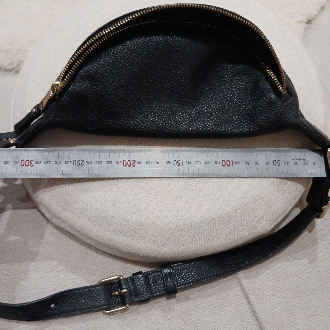 COACHブラックレザー ボディバッグ ゴールドジッパー