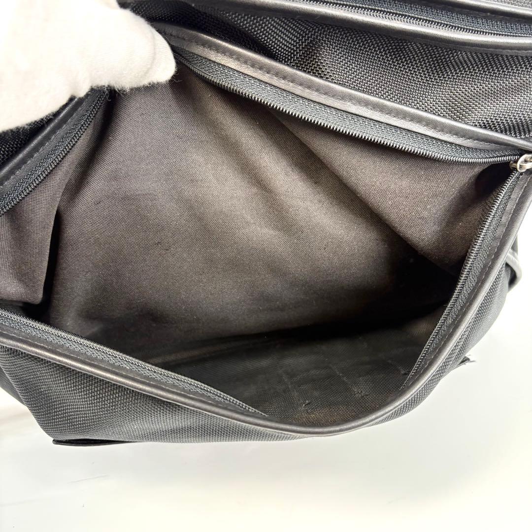 ●オリンピック限定品　美品　OLD COACH メッセンジャーバッグ　A4収納可