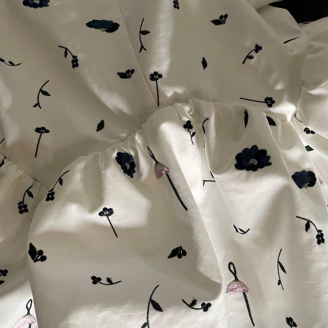 Bibiy. 花柄パフスリーブトップス