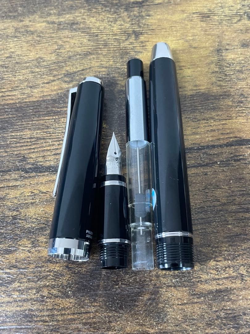 新品未使用　金属軸　エラボー　SFニブ　ブラック　パイロット　万年筆　備品あり