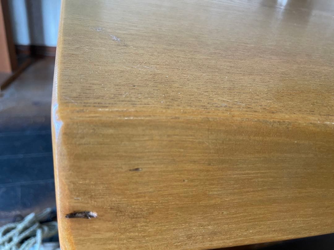 一枚板、木の種類はシオジです。