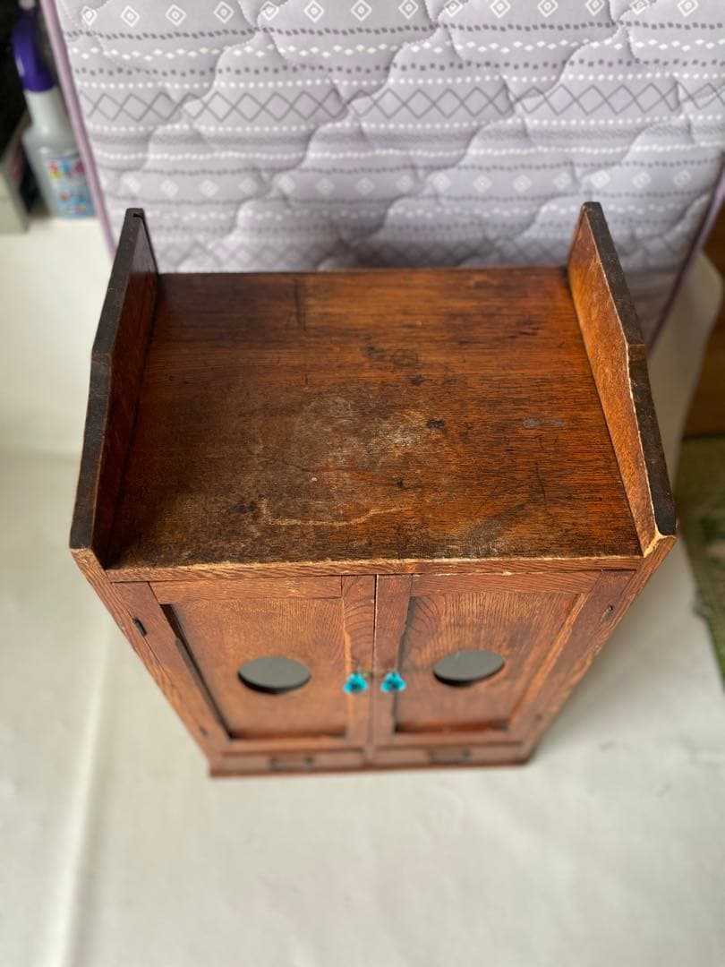 小型収納箪笥 観音扉 箪笥 小物収納 飾り棚 ガラス窓 ガラスつまみ 中古品