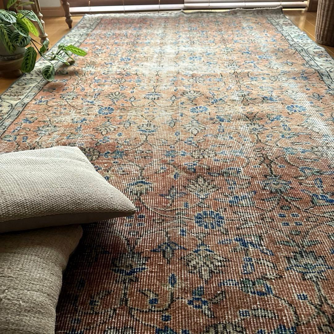 大判133×241ピンクベージュ　青い花　ボタニカル　トルコヴィンテージラグ