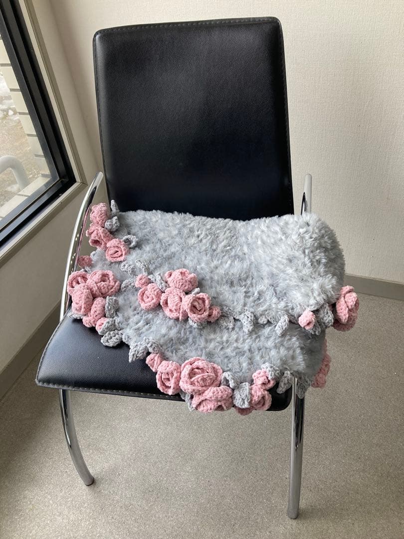 グレーにピンクのバラのブーケブランケット