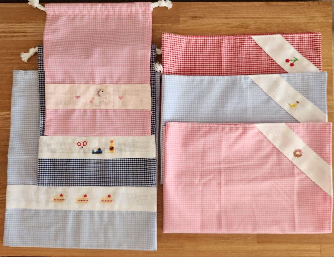 【断捨離ダンちゃん様】コップ袋　給食袋　巾着袋　女の子　刺繍　ユニコーン