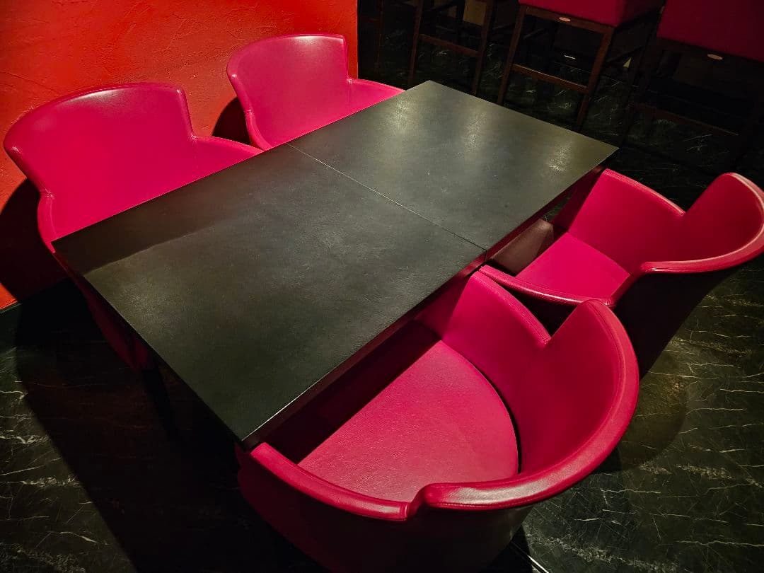 sogokagu　リーシュの椅子4脚とテーブル2台のセット