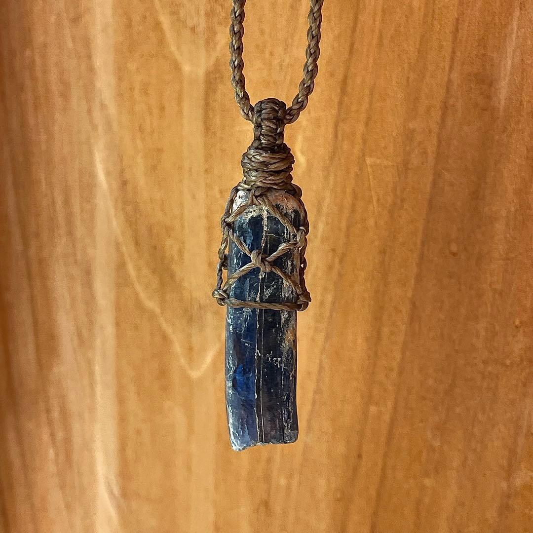 カイヤナイト ネパール産 ＊ ハンドメイド マクラメペンダント ネックレス ⑨