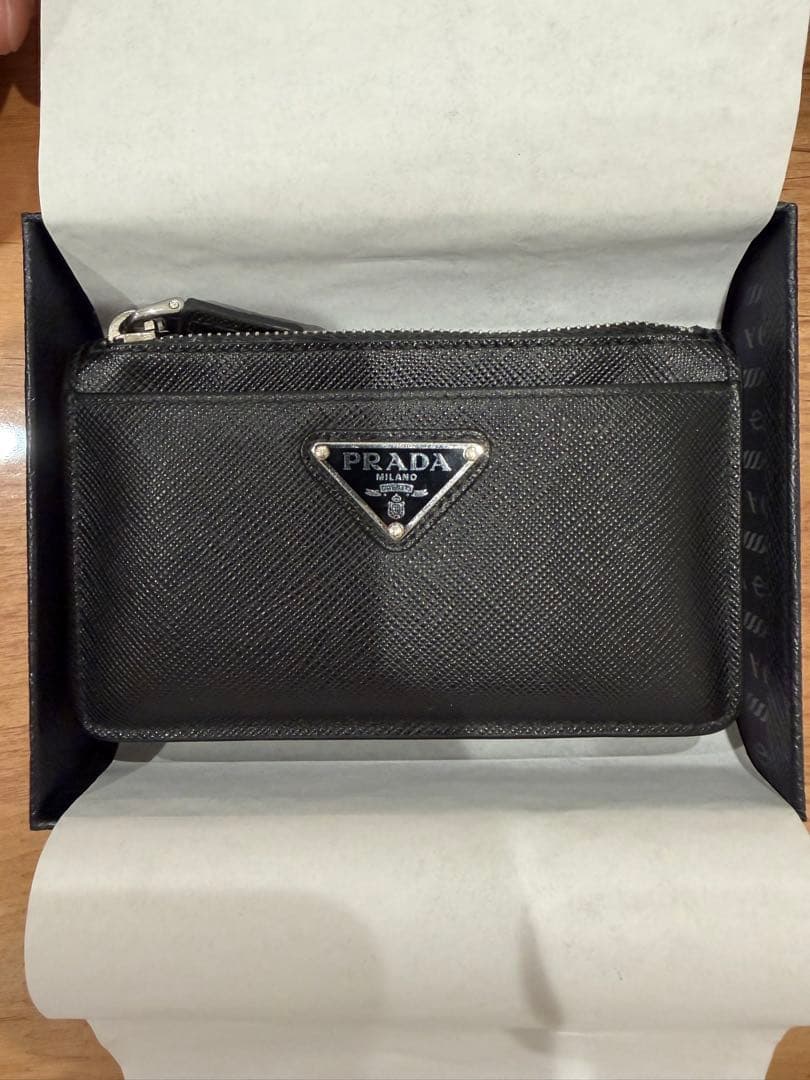 【PRADA サフィアーノトライアングルカードケース　ウォレット2MC084】