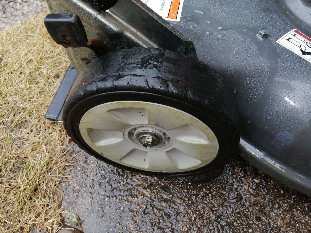 ホンダ芝刈機　HRS536