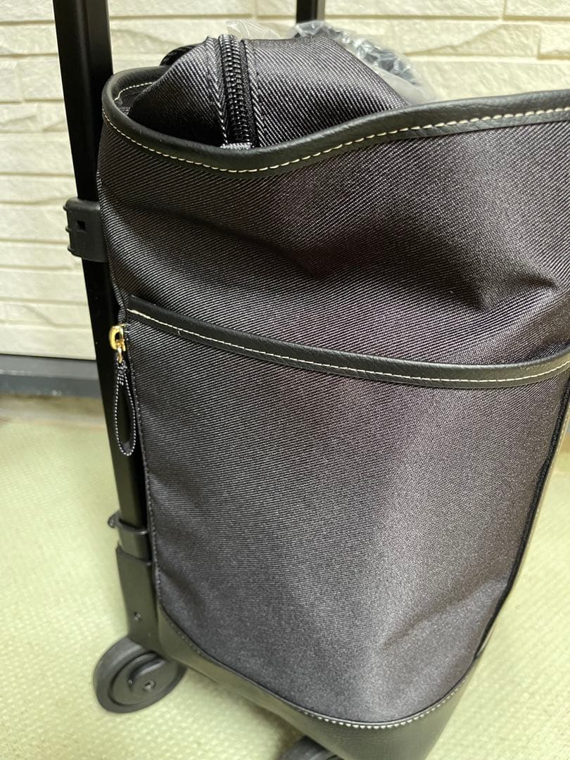 スワニーキャリーバッグ　(ストッパー付き)新品