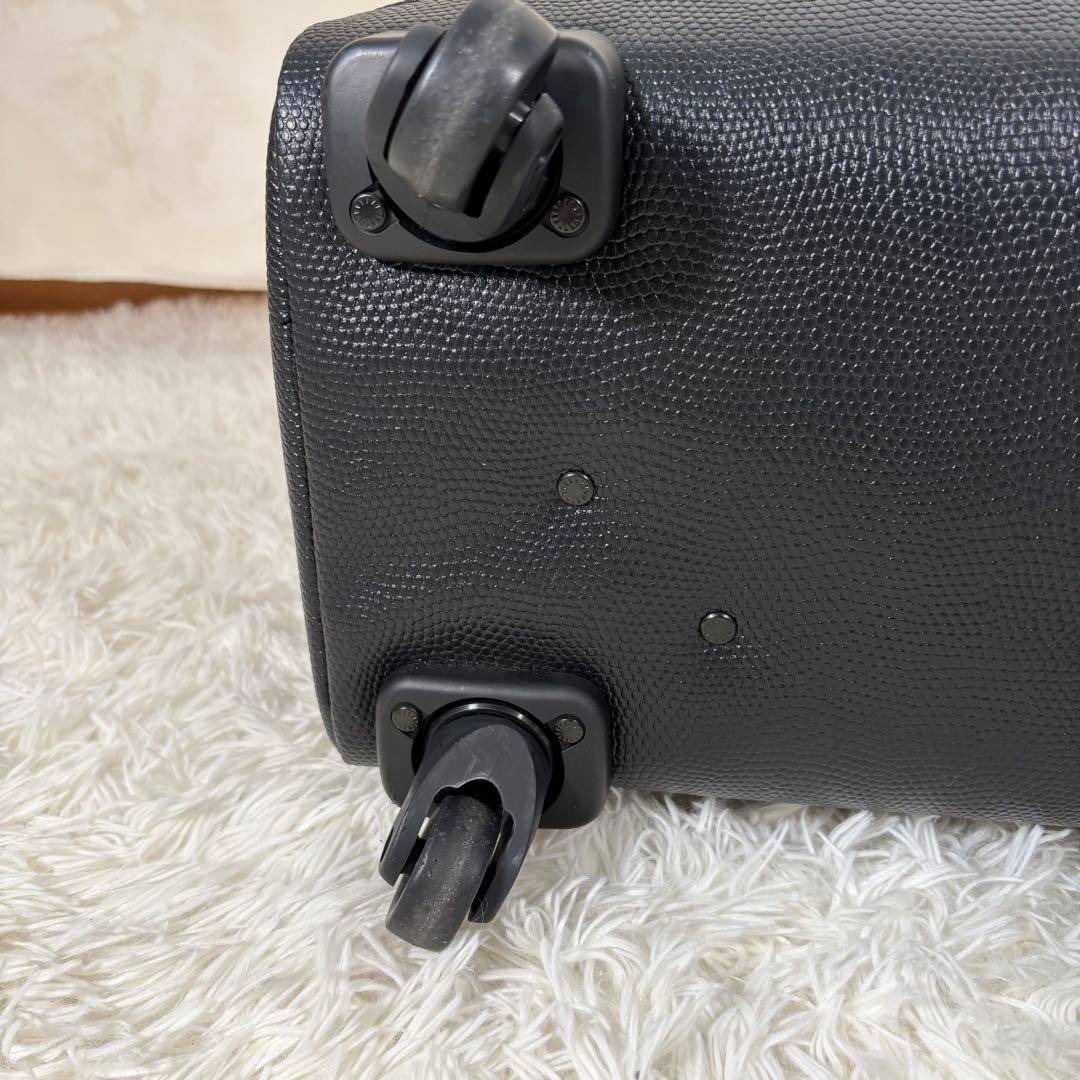 マダムヒロコ　キャリーケース　バッグ　黒　車輪