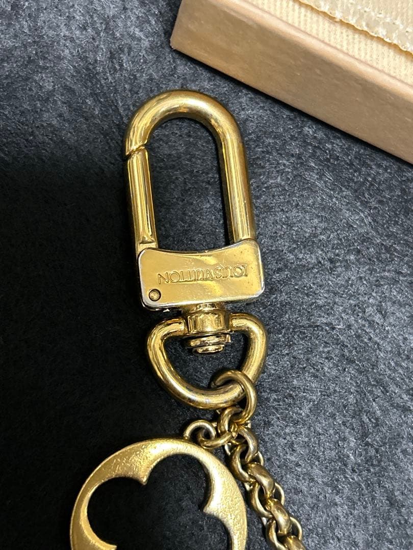 ルイヴィトン　フルールドゥ　モノグラム　バッグチャームM65111