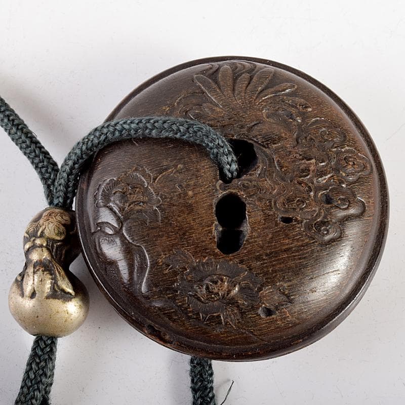 城時代提げ物　金蒔絵山水図　印籠　牛角製饅頭根付・瓢箪根付　U　R5051