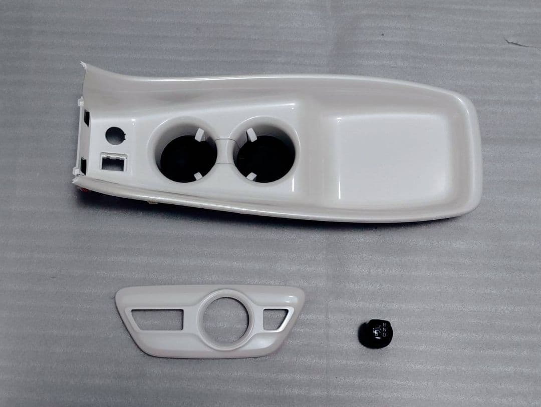 【美品】トヨタ 50 プリウス 純正 シフト ＆ コンソール パネル 3点セット