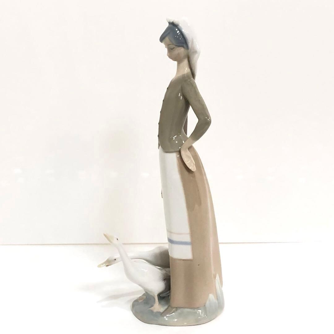 リヤドロ　フィギュリン　女性と2羽のアヒル　置物　西洋陶磁　アンティーク
